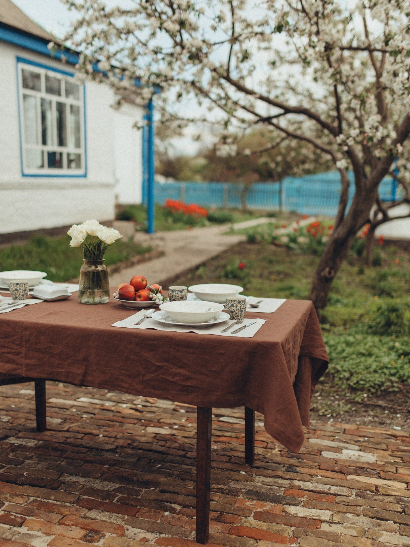 Скатертина та серветки з вареного льону Wine та Ivory