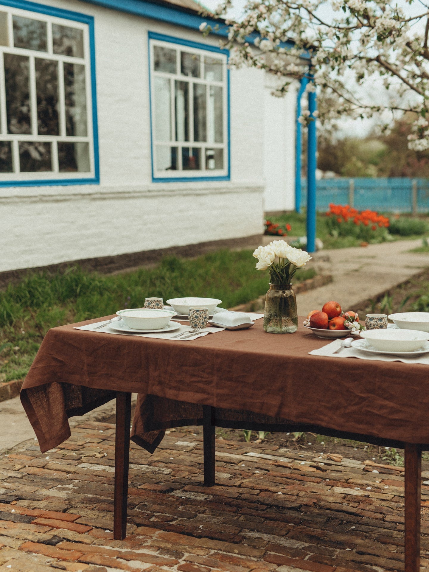 Скатертина та серветки з вареного льону Wine та Ivory