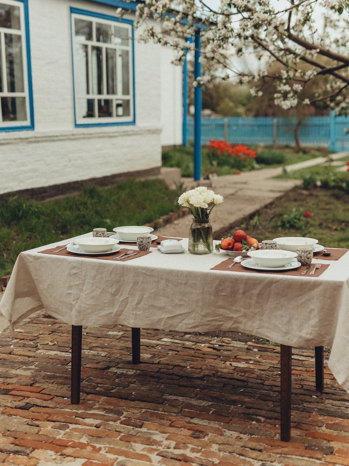 Скатертина та серветки з вареного льону Ivory та Wine