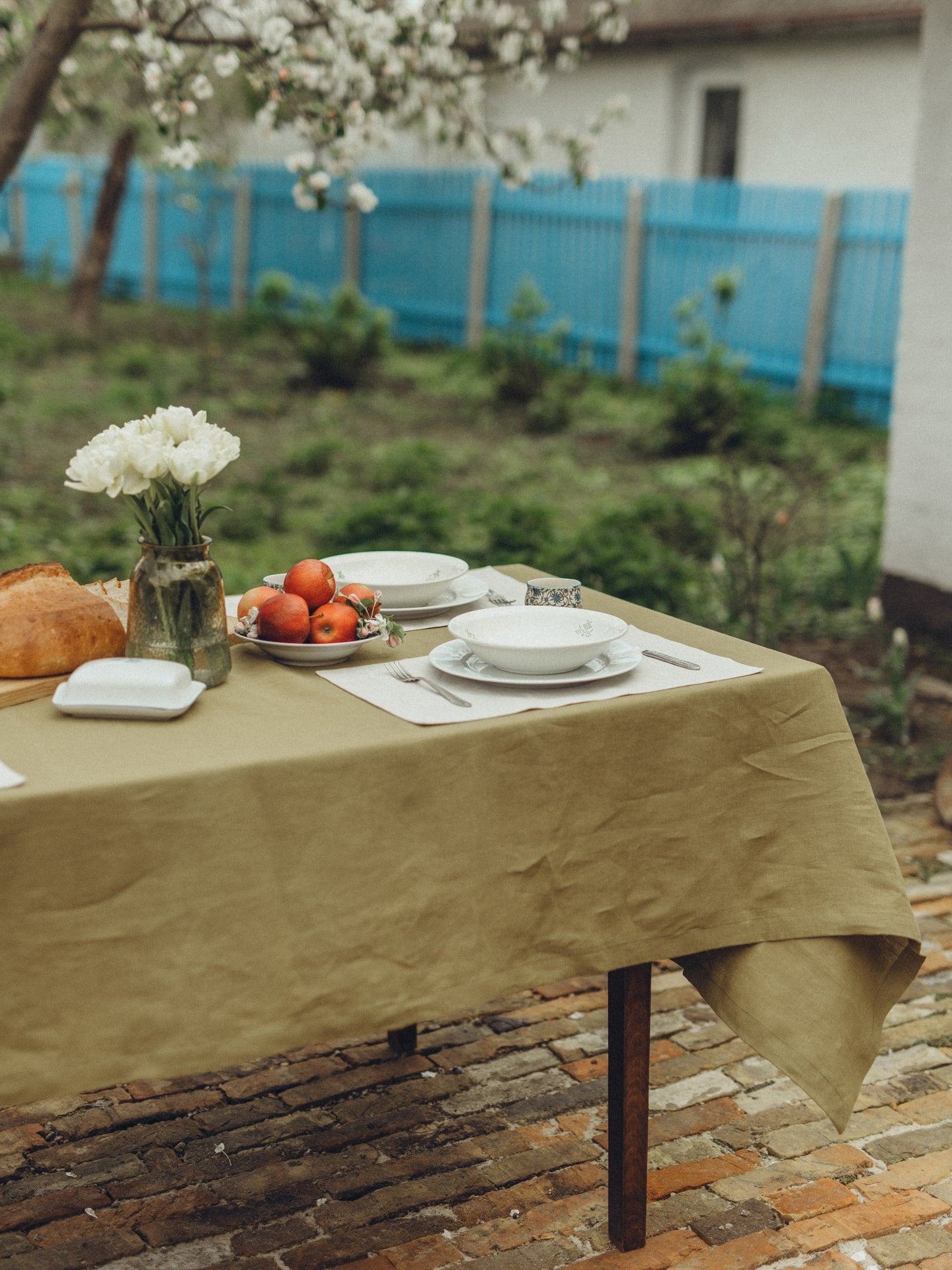 Скатертина та серветки з вареного льону Spring та Ivory