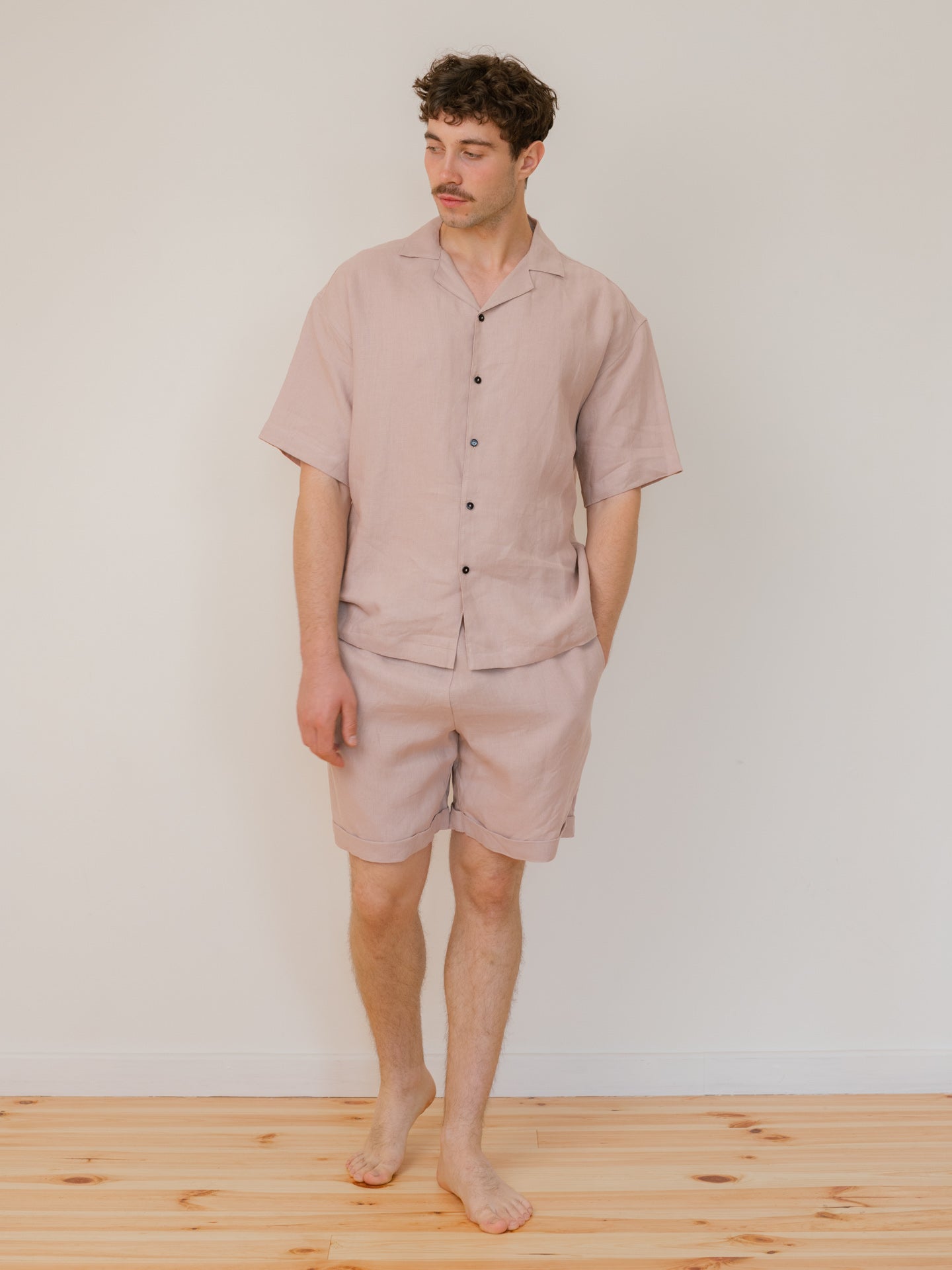 Чоловічий лляний костюм з шортами Leglo Lace